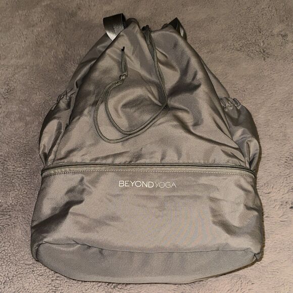 Beyond Yoga Gym Bag New Drawstring Black Convertible Bag - Picture 1 of 10